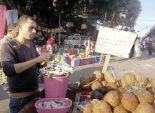 «محمد» و«علاء» يبيعان «جوز هند» درجة تالتة: الحتة بـ«نص جنيه» 