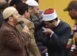 بالفيديو| نشطاء يتداولون مقطع مصور لمظهر شاهين يقبل فيه يد صفوت حجازي