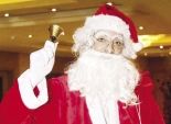 طالب صيدلة يرتدى قناع «بابا نويل» 4 أيام لإسعاد الأطفال