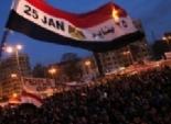 عشرات المتضامنين مع أسر شهداء ثورة 25 يناير يشاركون في مظاهرة ميدان التحرير