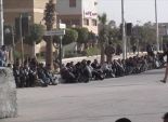 بالصور| اعتصام عمال شركة أدوات صحية أمام قسم شرطة أول العاشر من رمضان