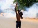  الشرطة السودانية تستخدم قنابل مسيلة للدموع لتفريق محتجين بعد مقتل طلاب