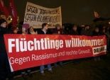 النمساويون يتظاهرون في فيينا لدعم المسلمين ضد أول مسيرة لحركة 