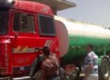 السيطرة على حريق شب في شاحنة سولار أمام مطار العريش