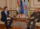 صدقي صبحي  يلتقي وزير الدولة البريطاني لبحث تعزيز العلاقات بين البلدين