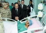 بالصور| السيسي يزور مصابي تفجيرات سيناء في المستشفيات العسكرية