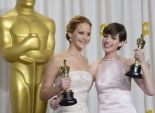 دراسة: الممثلات اللاتي ينلن جائزة الأوسكار أصغر من الرجال 