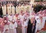 بالصور| خادم الحرمين يؤدي صلاة الجنازة على الأمير فهد