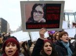 بالفيديو| معركة بين شرطة تركيا ومظاهرة نسائية احتجاجا على اغتصاب فتاة