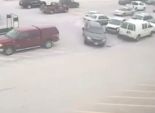 بالفيديو| مواطن أمريكي مسن يصدم 6 سيارات ويخرج بدون إصابات