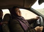 الإندبندنت: أول سائقة تاكسي أفغانية تتحدى مجتمعها الذكوري
