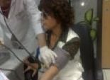 سميرة سعيد تتبرع بالدم في 