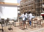 بالصور| محافظ أسوان يتفقد مشروع إعادة تصنيع المقاعد المدرسية