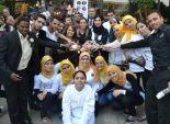 بالصور| إقبال طلاب جامعة القاهرة على معارض ثقافية أمام كلية الإعلام