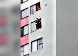 بالفيديو| رجل ينقذ امرأه حاولت الانتحار بطريقة مدهشة