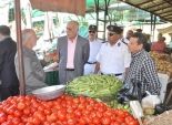 مدير أمن بورسعيد يتفقد أسواق الخضروات والفاكهة لمراقبة التسعيرة 