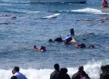 بالفيديو| أطفال يسبحون في نافورة بحلوان بسبب موجة الحر الشديدة