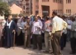 عمال «الطرق والرصف» يعترضون موكب الرئيس.. وإضراب عن الطعام فى «عمر أفندى»