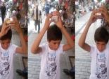 بالفيديو| طفل سوري يحل لغز مكعب 