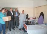  محافظ الفيوم يوزع كراتين رمضان على مرضى المستشفيات المركزية