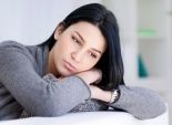 طبيب نفسي يفسر الفرق بين تصرفات الشباب والبنات عند الشعور بالاكتئاب