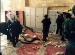 اشتباكات وإصابات داخل ساحة المسجد الأقصى بعد اقتحامه