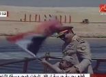 السيسي يرفع علم مصر على متن "المحروسة" برفقة طفل يرتدي بدلة العسكرية