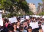 مسيرة بجامعة الزقازيق لرفض الإعلان الدستورى وطرح الدستور للاستفتاء