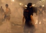 الأمن يستخدم قنابل مسيلة للدموع لتفريق المتظاهرين من 