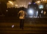  مدرعتا شرطة تلقيان قنابل مسيلة للدموع بمحيط التحرير لمنع اعتصام المتظاهرين