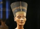 قنصل مصر في لندن يتسلم تمثالا فرعونيا من متحف بريطاني