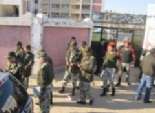  مشاداة بين الناخبين وقوات الجيش بلجنة هارون الرشيد بسبب أولوية الدخول 