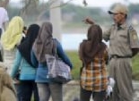 الشرطة الدينية تثير غضبا في إندونيسيا لإيقاف نساء مخالفات للزي الإسلامي