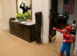  سبايدرمان يضرب أوباما في البيت الأبيض