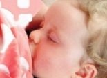 طبيبة أطفال: الرضاعة الخاطئة من أسباب تقلصات معدة حديثي الولادة