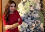 سيرين عبد النور تطرح صورتها بجوار شجرة عيد الميلاد