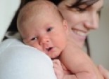 دراسة: الأم الخجولة أقل رغبة في إرضاع طفلها طبيعيا