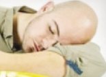 دراسة: النوم وقت العمل يزيد الكفاءة الذهنية ويحسن الأداء 