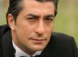 الممثل التركي أركان يرفض تأدية مشاهد القبلات في أعماله 