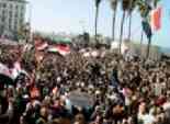  مناوشات بين المتظاهرين والمواطنين أمام مكتبة الأسكندرية بعد قطع طريق الكورنيش