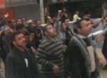 متظاهرو سوهاج يقطعون طريق كورنيش النيل ويحاولون اقتحام مبنى المحافظة