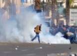  الشرطة تطلق قنابل غاز على المتظاهرين في شارع يوسف الجندي
