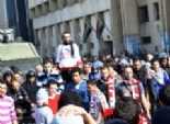  المتظاهرون أمام مجمع محاكم طنطا يطالبون بإخلاء سبيل المحبوسين في أحداث 