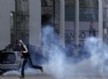  المتظاهرون يقيمون متاريس في العاصمة تونس ويشتبكون بعنف مع الشرطة 