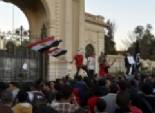  متظاهرو قصر القبة يستقبلون أنباء تحديد إقامة مرسي بالزغاريد والطبول 