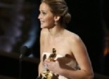 أوسكار 2013: جينيفر لورانس تفوز بجائزة أفضل ممثلة عن دورها في فيلم Silver Linings Playbook