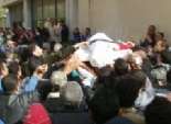  الدكتور محمد غنيم يشارك المتظاهرين تشييع جنازة 