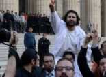  اليوم النظر في محاكمة علاء عبدالفتاح و24 آخرين بتهمة خرق قانون التظاهر 